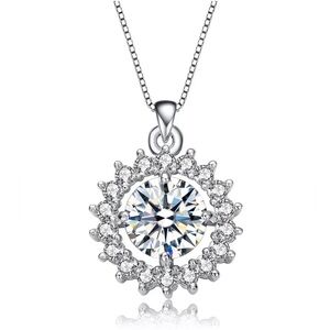 Genevive Elegant Flower-Style Pendant Necklace NWT